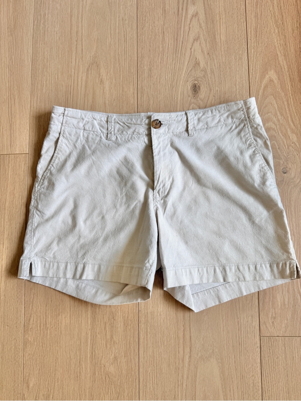 H&M Women's Beige Cotton Blend 5” Shorts Pockets Size 10 Summer Vacation